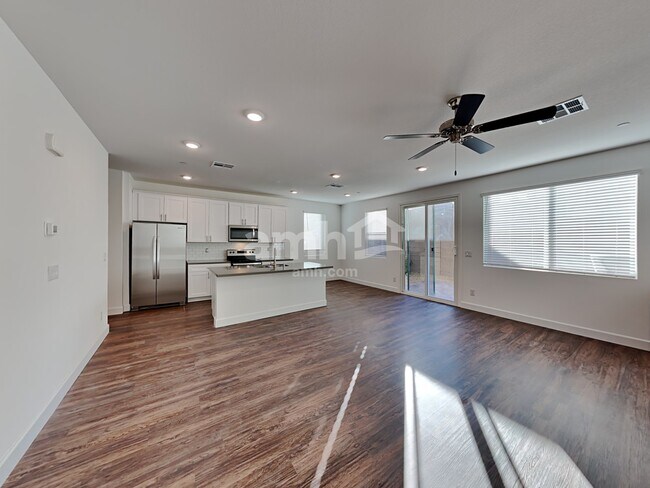 Building Photo - 3357 Blodwen St