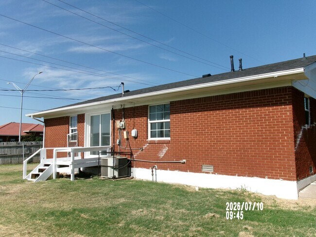 Building Photo - 1024 SW 42nd St