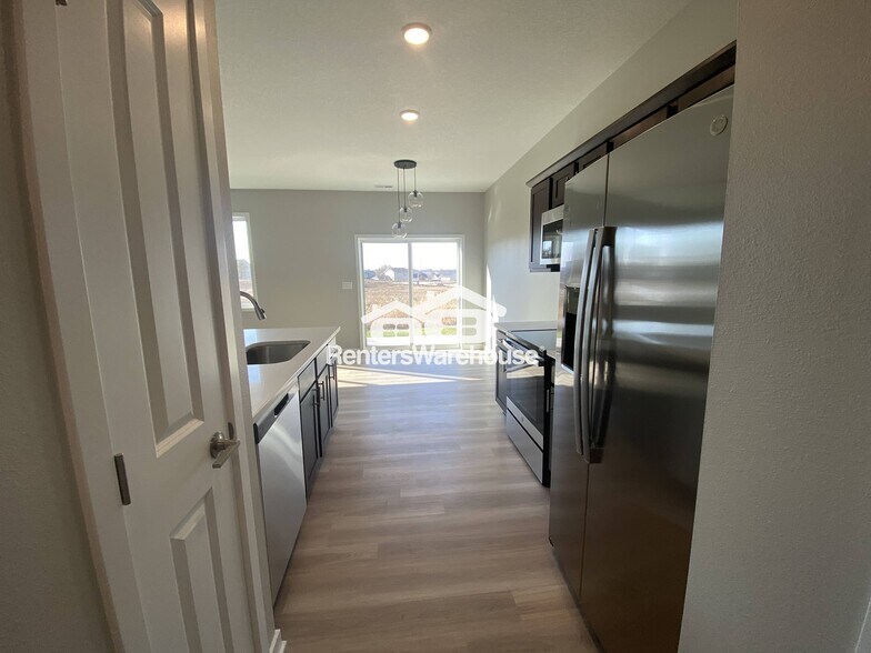 Building Photo - 7000 Lake Ridge Ave