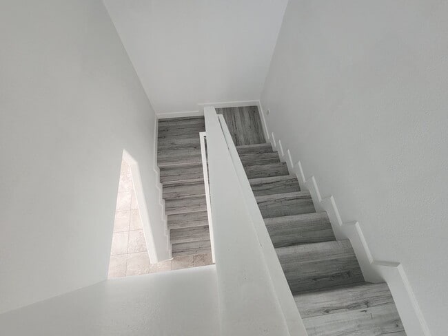 Building Photo - Sleek 2 story home with tile in most living areas and upgraded kitchen.