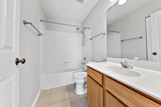 Building Photo - 2804 White Thorn Cir