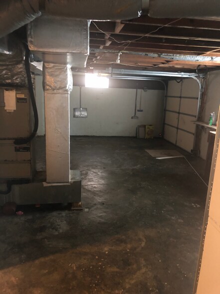 Building Photo - 100 Lowry Ln