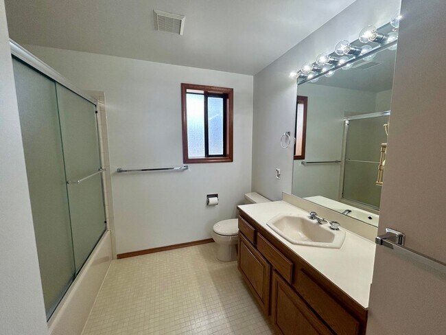 Building Photo - 12371 Rainier Dr