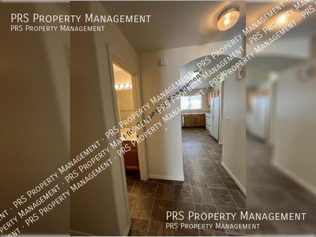 Building Photo - 818 W Silver Creek Rd