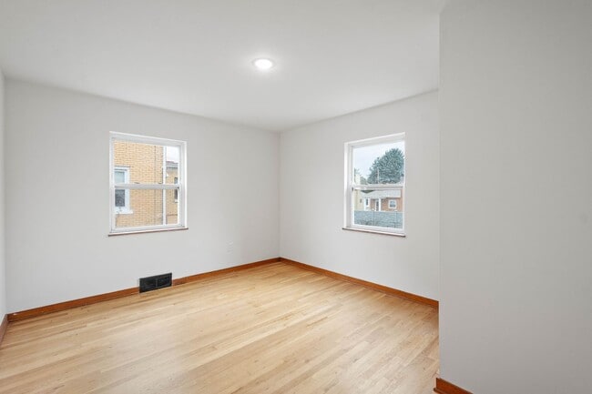 Building Photo - Don’t miss this! Beautifully RENOVATED 3 bedroom in Stowe!!