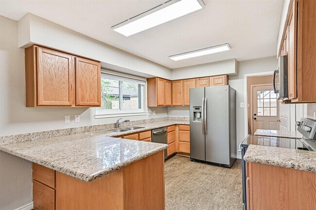 Building Photo - 222 Old Oaks St