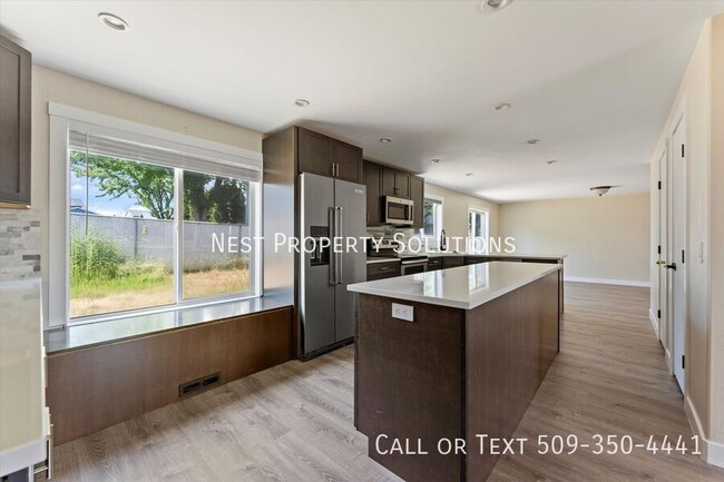 Building Photo - 812 Sage Bay Dr