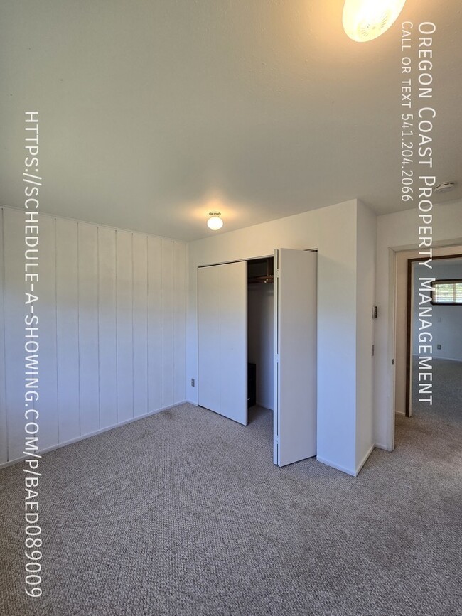 Building Photo - 3bed/2bath - New Deck & Interior Paint