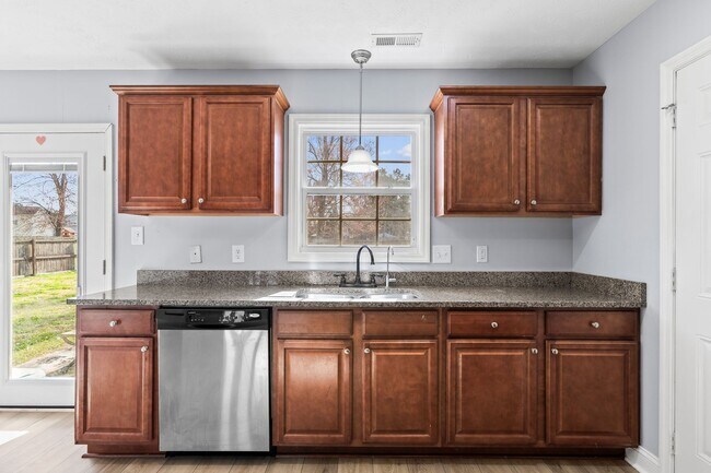 Building Photo - 111 Louie Ln