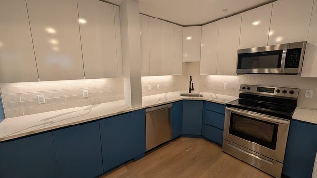 Building Photo - 55 Tunxis Ave