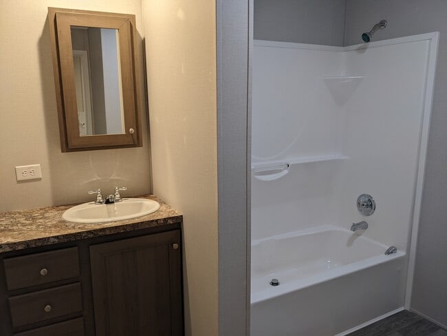 Building Photo - 14 Birch Ct