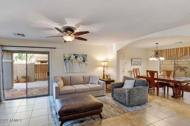 Building Photo - 2449 E Vermont Dr