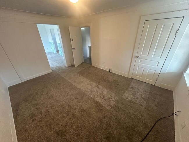 Building Photo - 218 Segur Ave