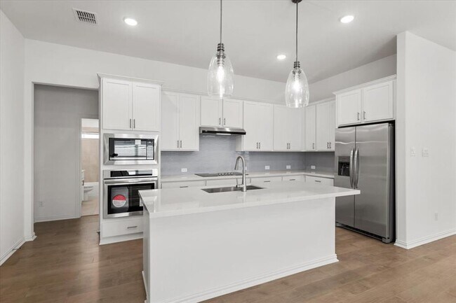 Building Photo - 1425 Cole Ests Dr