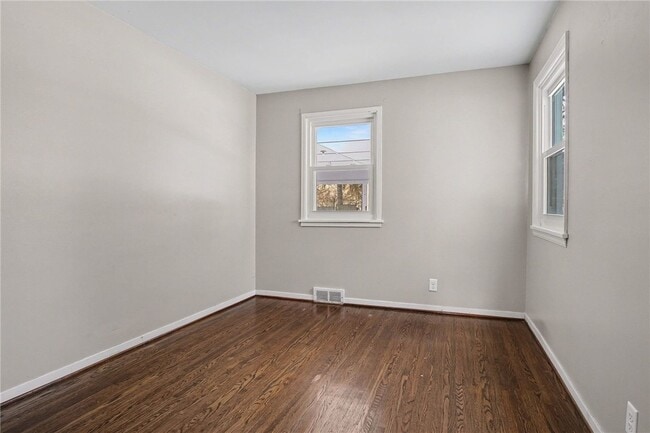 Building Photo - 21 Raleigh Rd