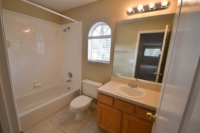 Building Photo - 950 Longwood Club Pl