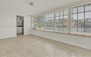 Building Photo - 7885 Crespi Blvd