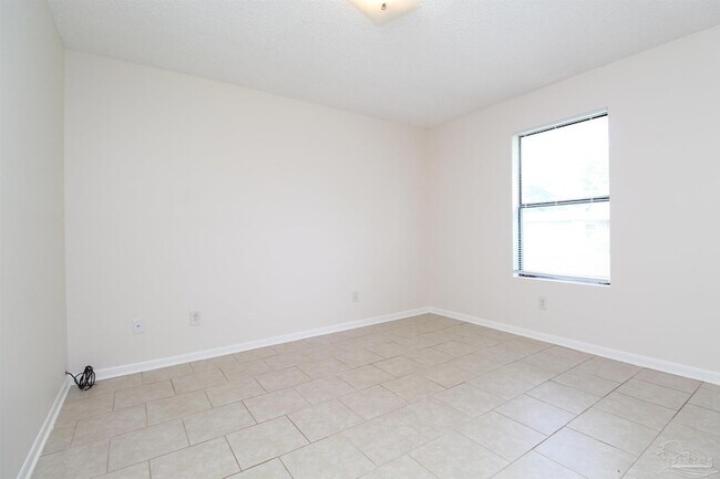 Building Photo - 3398 Green Briar Cir