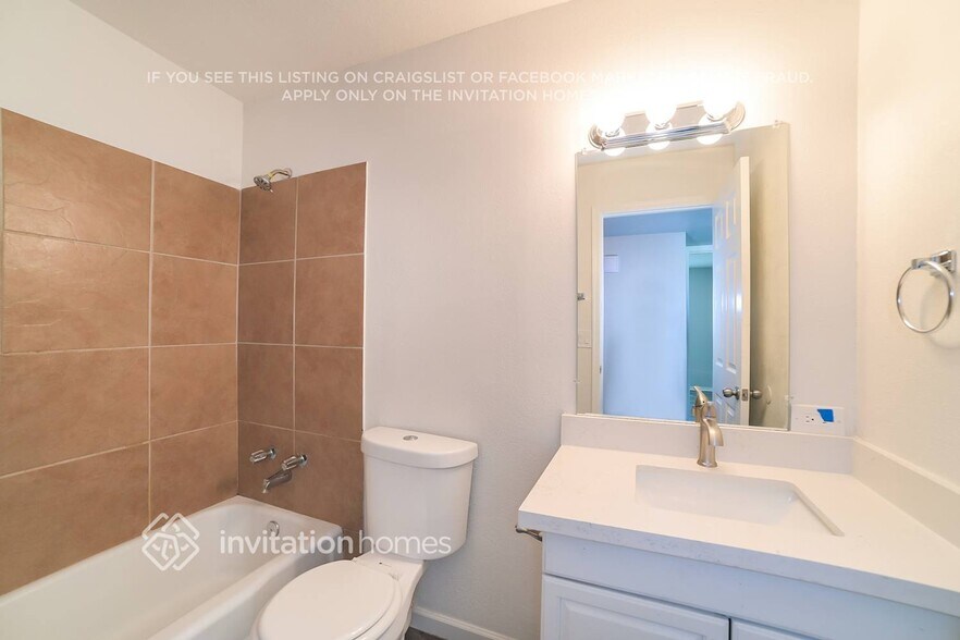 Building Photo - 3326 W Larkspur Dr