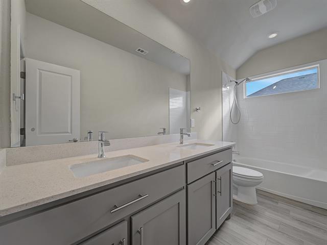 Building Photo - 2305 Coyote Way