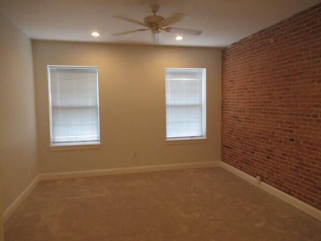Building Photo - Charming 4 Bedroom/3.5 Bathroom Townhome with Parking Pad in Station North, MD!
