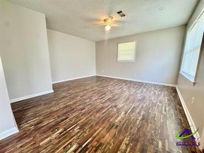 Building Photo - 102 Varee Dr