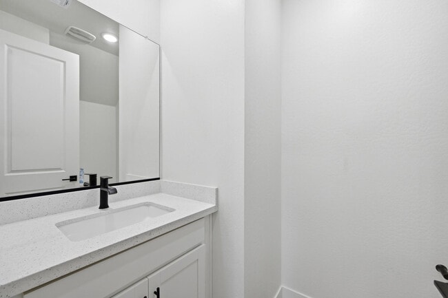 Building Photo - 2452 E Lovebird Ln