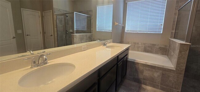 Building Photo - 7564 Bishop Square Dr