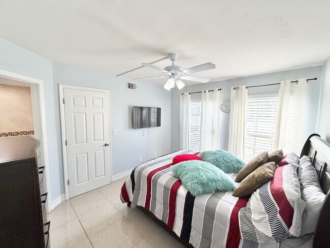 Building Photo - ** GRANADA LAKES ** 1 BED / 1 BATH CONDO - GREAT LOCATION - SMALL PET OK! - ANNUAL RENTAL