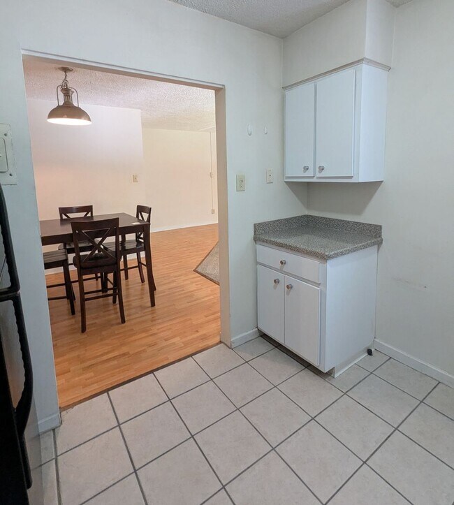 Building Photo - 2 Bedroom 2 Bathroom Condo Apartment (Squirrel Hill North) - AVAILABLE JUNE