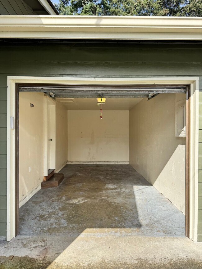 Building Photo - 17402-17404 8TH AVE CT E