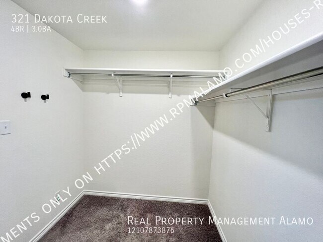 Building Photo - 321 Dakota Crk