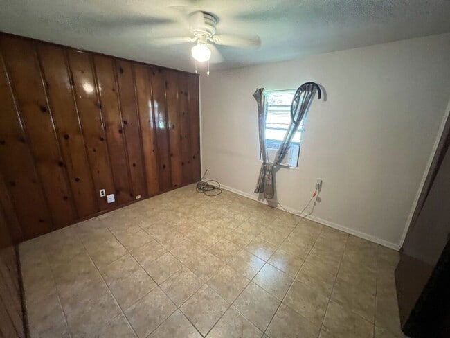 Building Photo - Charming 2 Bedroom Duplex on Sunshine Rd