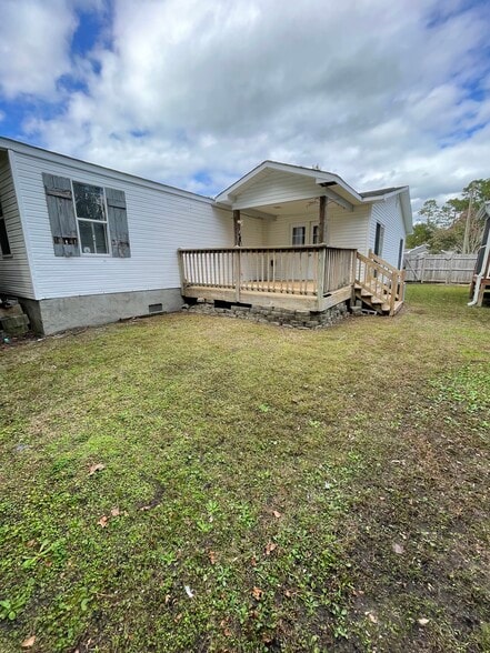 Building Photo - 9111 Baywood Cir