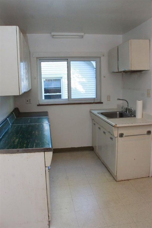 Building Photo - 1813 Brookline Ave