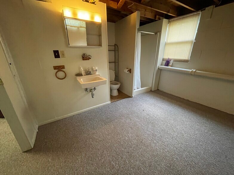 Building Photo - 425 E Wylie St