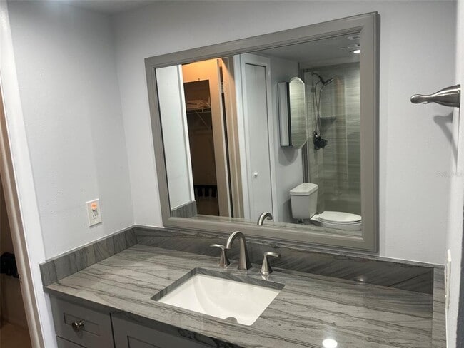 Building Photo - 7300 Sun Island Dr S