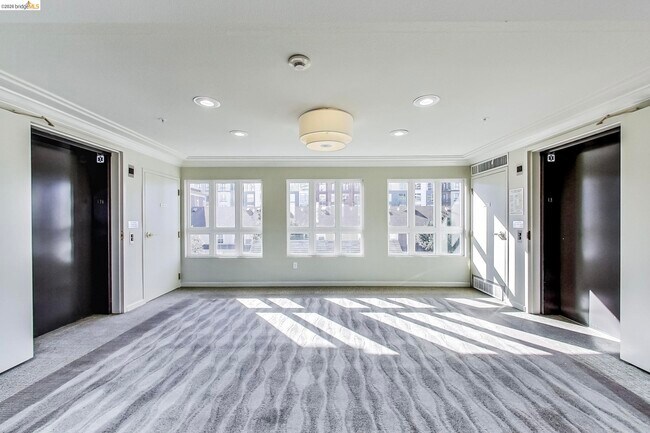 Building Photo - 555 10th St