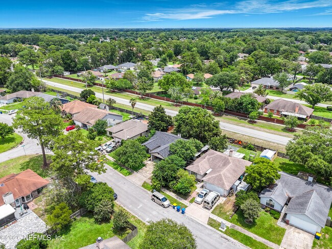 Building Photo - 341 Hickory Hollow Dr N
