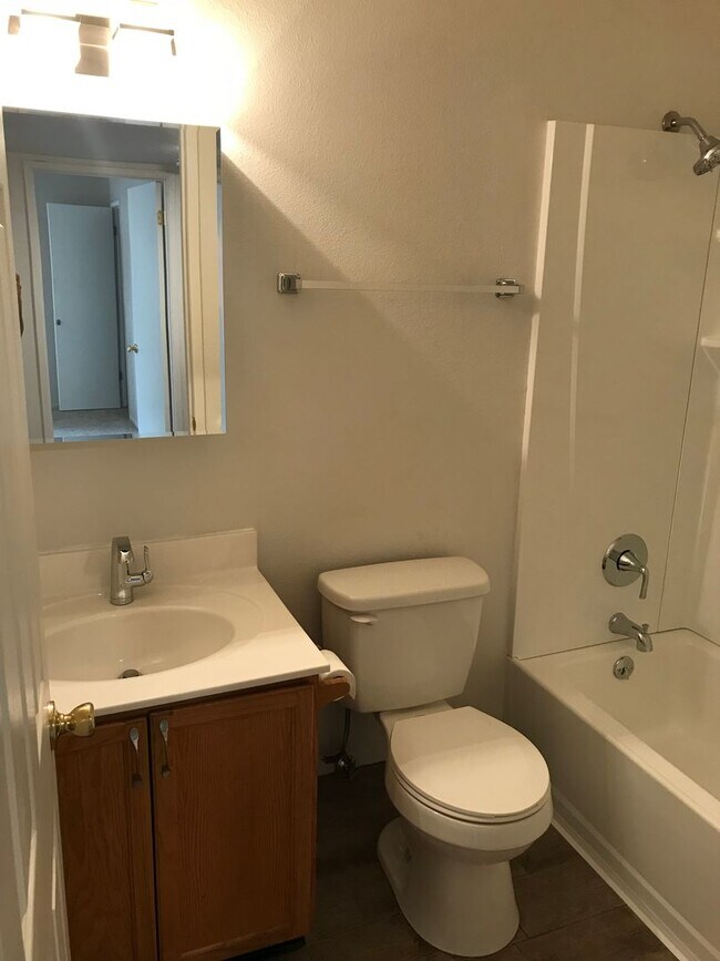 Building Photo - 2 bed 1.5 townhouse Scottsdale