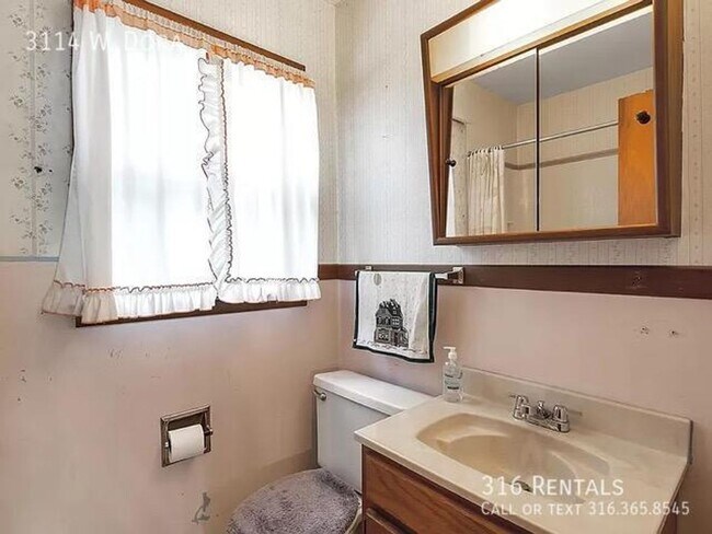 Building Photo - $875 - 2 bedroom/ 1 bathroom - Spacious ho...