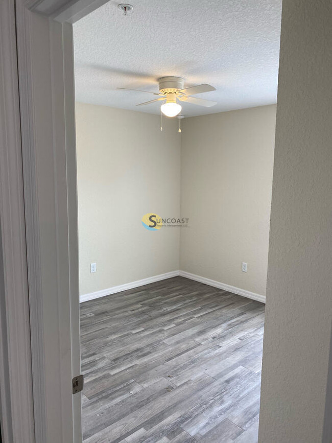 Building Photo - Beautiful Move-in Ready 2/2 Available Now ...