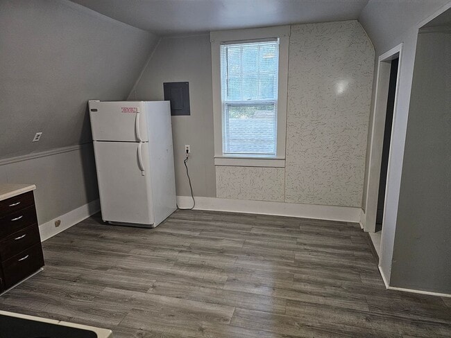 Building Photo - 641 10th St N