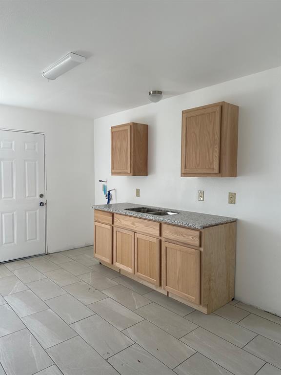 Building Photo - 3831 Wipprecht St