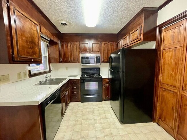 Building Photo - St. Andrews- Offering Self Guided Tour wit...