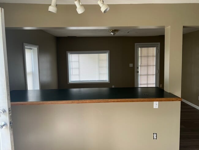 Bar area in kitchen - 1015 Francis St