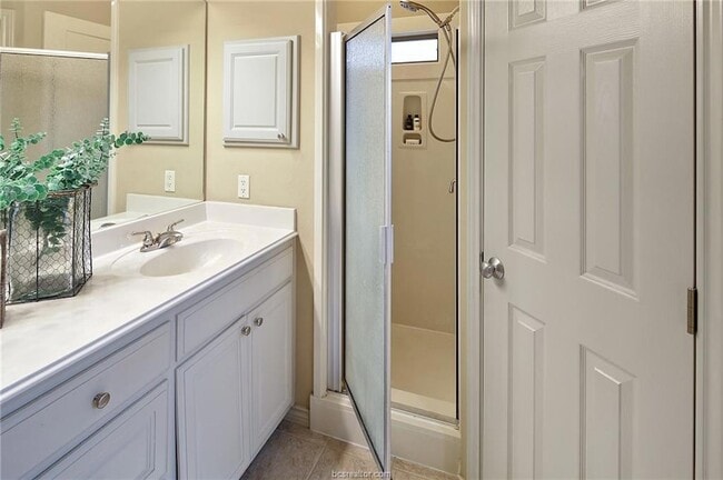 Building Photo - 200 Karten Ln