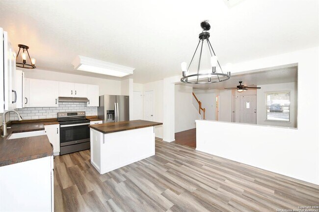 Building Photo - 16134 Branching Oaks