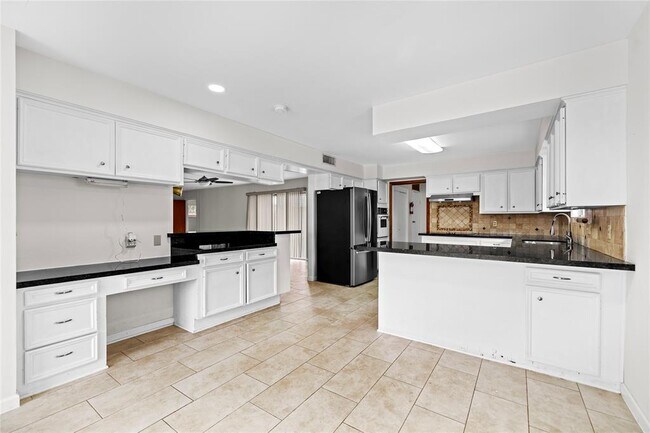 Building Photo - 4135 Levonshire Dr