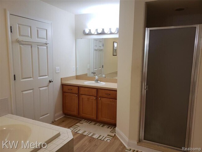 Building Photo - 1227 Letica Dr